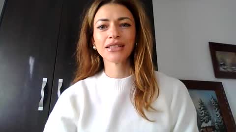 Snapshot of foxyadele_ chatting on 11.25.25 Adela - Single mom. 40 y online show from 11.25.25
