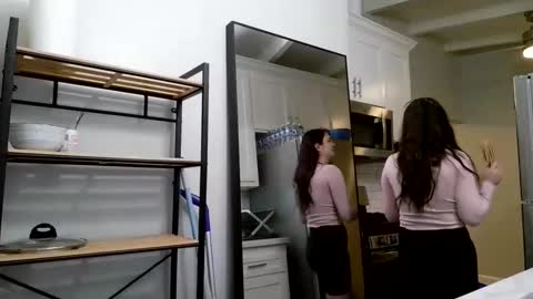 Snapshot of fragilemasochist chatting on 09.25.25 Angel online show from 09.25.25