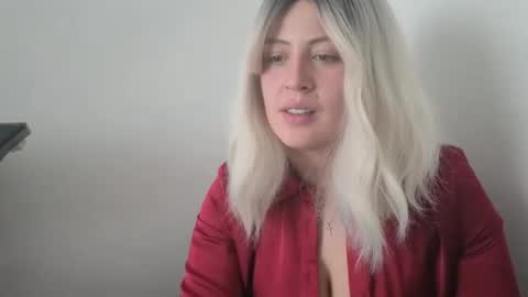 Snapshot of francescaasmith chatting on 10.15.25 Francesca online show from 10.15.25