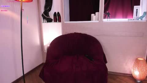 Snapshot of francesyorks chatting on 11.14.25 Frances York online show from 11.14.25