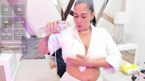 Victoria Franchesca  online show from 10.19.25