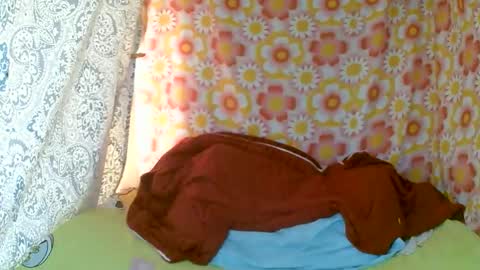 Snapshot of franciefrancie chatting on 10.24.25 francilla online show from 10.24.25