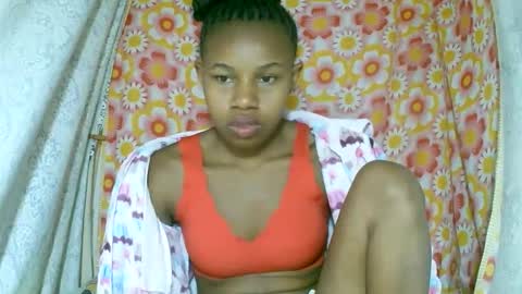 Snapshot of franciefrancie chatting on 10.26.25 francilla online show from 10.26.25