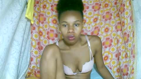 Snapshot of franciefrancie chatting on 11.03.25 francilla online show from 11.03.25