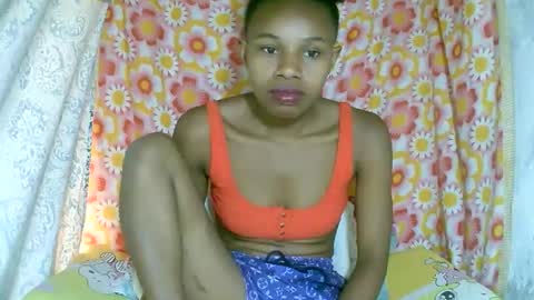 Snapshot of franciefrancie chatting on 11.04.25 francilla online show from 11.04.25