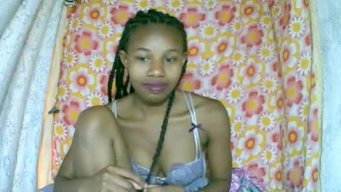 Snapshot of franciefrancie chatting on 11.07.25 francilla online show from 11.07.25