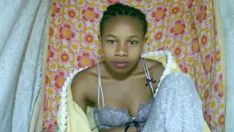 Snapshot of franciefrancie chatting on 11.09.25 francilla online show from 11.09.25