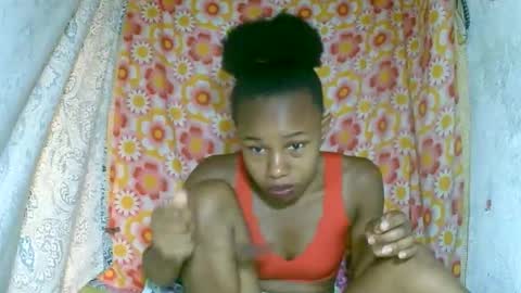 Snapshot of franciefrancie chatting on 11.19.25 francilla online show from 11.19.25