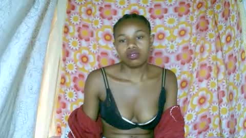 Snapshot of franciefrancie chatting on 11.21.25 francilla online show from 11.21.25