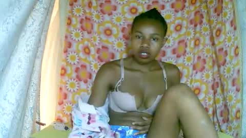 Snapshot of franciefrancie chatting on 11.24.25 francilla online show from 11.24.25