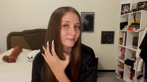 Snapshot of francinaporteus chatting on 09.30.25 Francis online show from 09.30.25