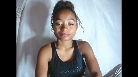 Snapshot of francine925426 chatting on 11.22.25 francine925426 online show from 11.22.25