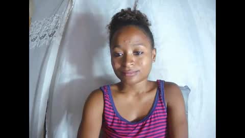 Snapshot of francine925426 chatting on 11.26.25 francine925426 online show from 11.26.25