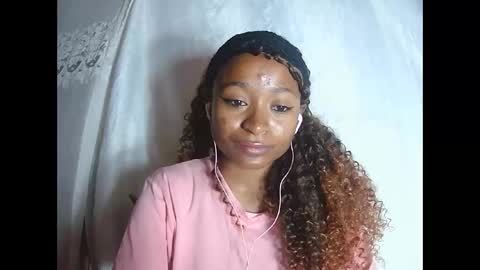 Snapshot of francine925426 chatting on 11.28.25 francine925426 online show from 11.28.25