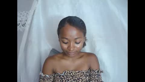 Snapshot of francine925426 chatting on 12.01.25 francine925426 online show from 12.01.25