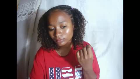 Snapshot of francine925426 chatting on 12.14.25 francine925426 online show from 12.14.25