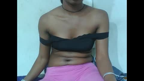 Snapshot of francinealdy chatting on 11.11.25 francinealdy online show from 11.11.25