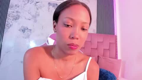 Laura online show from 11.22.25