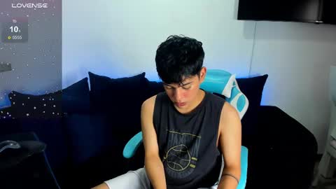 Snapshot of franco_rizzo01 chatting on 02.26.25 frank online show from 02.26.25