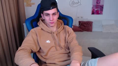 Snapshot of frank_mooree chatting on 12.04.24 Frank online show from 12.04.24