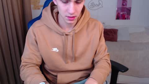 Snapshot of frank_mooree chatting on 12.05.24 Frank online show from 12.05.24