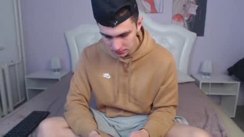 Snapshot of frank_mooree chatting on 12.06.24 Frank online show from 12.06.24