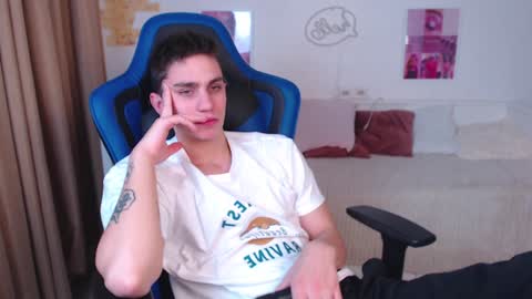 Snapshot of frank_mooree chatting on 12.08.24 Frank online show from 12.08.24