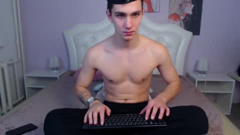 Snapshot of frank_mooree chatting on 12.10.24 Frank online show from 12.10.24