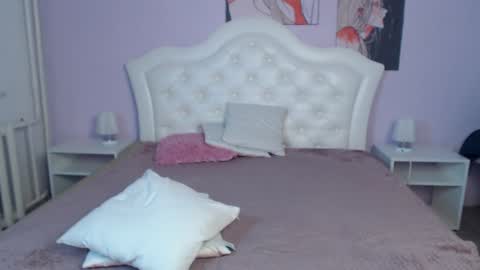 Snapshot of frank_mooree chatting on 12.10.24 Frank online show from 12.10.24