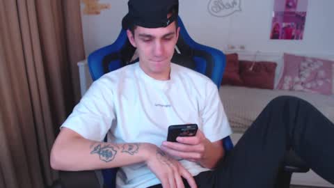 Snapshot of frank_mooree chatting on 12.13.24 Frank online show from 12.13.24