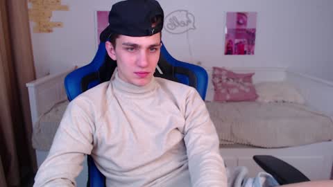 Snapshot of frank_mooree chatting on 12.16.24 Frank online show from 12.16.24