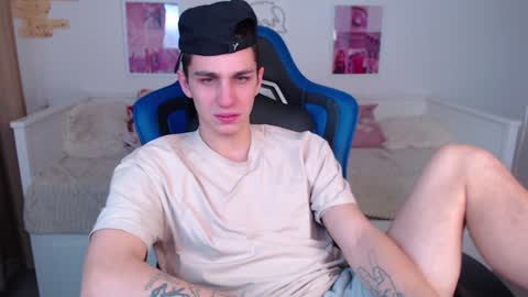 Snapshot of frank_mooree chatting on 12.17.24 Frank online show from 12.17.24