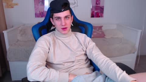 Snapshot of frank_mooree chatting on 12.17.24 Frank online show from 12.17.24