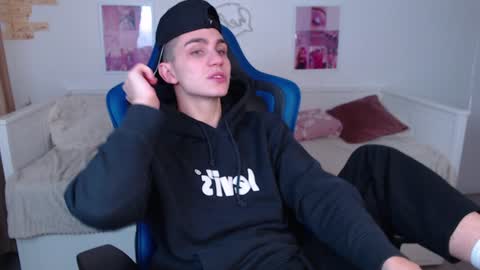 Snapshot of frank_mooree chatting on 12.26.24 Frank online show from 12.26.24