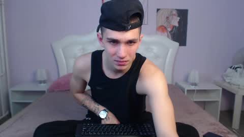 Snapshot of frank_mooree chatting on 12.27.24 Frank online show from 12.27.24