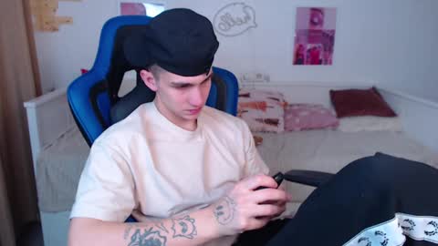 Snapshot of frank_mooree chatting on 12.28.24 Frank online show from 12.28.24