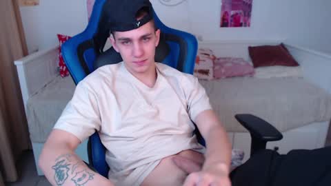 Snapshot of frank_mooree chatting on 12.28.24 Frank online show from 12.28.24