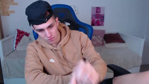 Snapshot of frank_mooree chatting on 12.29.24 Frank online show from 12.29.24