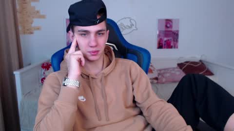 Snapshot of frank_mooree chatting on 01.05.25 Frank online show from 01.05.25