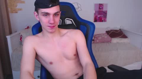 Snapshot of frank_mooree chatting on 01.06.25 Frank online show from 01.06.25