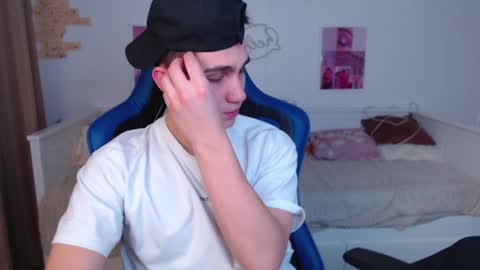 Snapshot of frank_mooree chatting on 01.12.25 Frank online show from 01.12.25