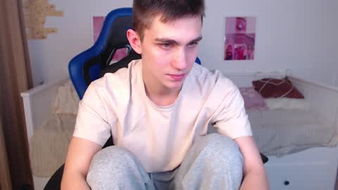 Snapshot of frank_mooree chatting on 01.13.25 Frank online show from 01.13.25