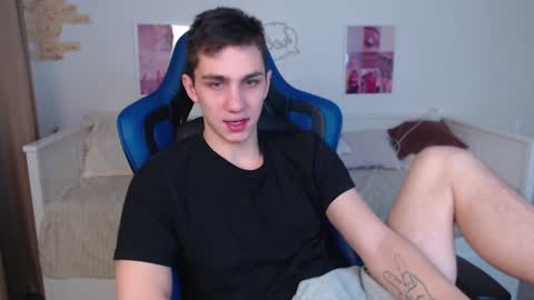 Snapshot of frank_mooree chatting on 01.18.25 Frank online show from 01.18.25