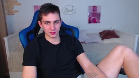 Snapshot of frank_mooree chatting on 01.18.25 Frank online show from 01.18.25