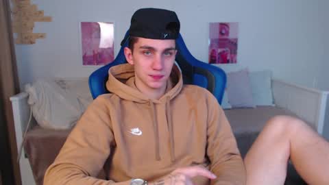 Snapshot of frank_mooree chatting on 01.20.25 Frank online show from 01.20.25