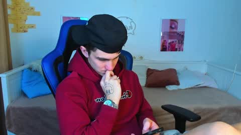 Snapshot of frank_mooree chatting on 02.01.25 Frank online show from 02.01.25