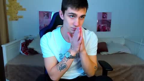 Snapshot of frank_mooree chatting on 02.02.25 Frank online show from 02.02.25