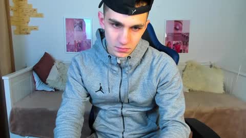 Snapshot of frank_mooree chatting on 02.07.25 Frank online show from 02.07.25