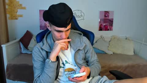 Snapshot of frank_mooree chatting on 02.07.25 Frank online show from 02.07.25