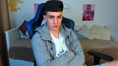 Snapshot of frank_mooree chatting on 02.07.25 Frank online show from 02.07.25